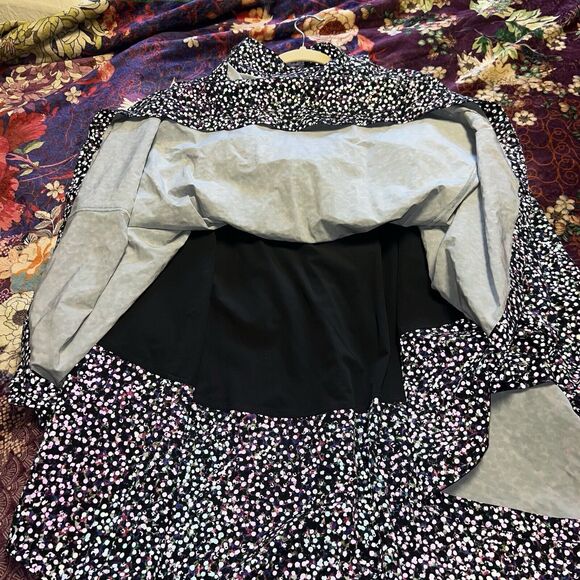 Lululemon SEAWHEEZE Horizon Runners Cape M/L Hooded Reflective Rainbow Jacket - Picture 6 of 15